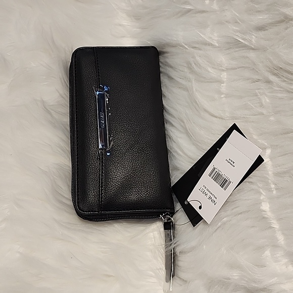 Nine West  Wallet NWT will hold lots of credit crads - Picture 3 of 11